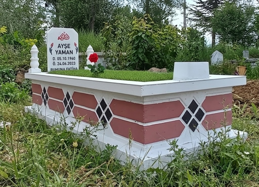 (PREMİUM) Pınar Kırmızısı Siyah Kare Mezar